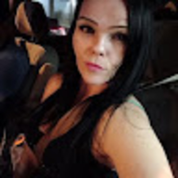 Meet your Posher, Stephanie - Picture 1 of 1